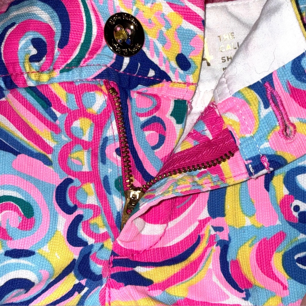 Lilly Pulitzer sz 4 Vibrant Pink & Blue floral Callahan Shorts w 4 1/2” inseam - Picture 6 of 16